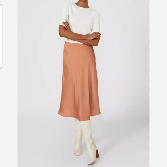 NWOT - Uniqlo SATIN NARROW FLARE SKIRT - Picture 1 of 7